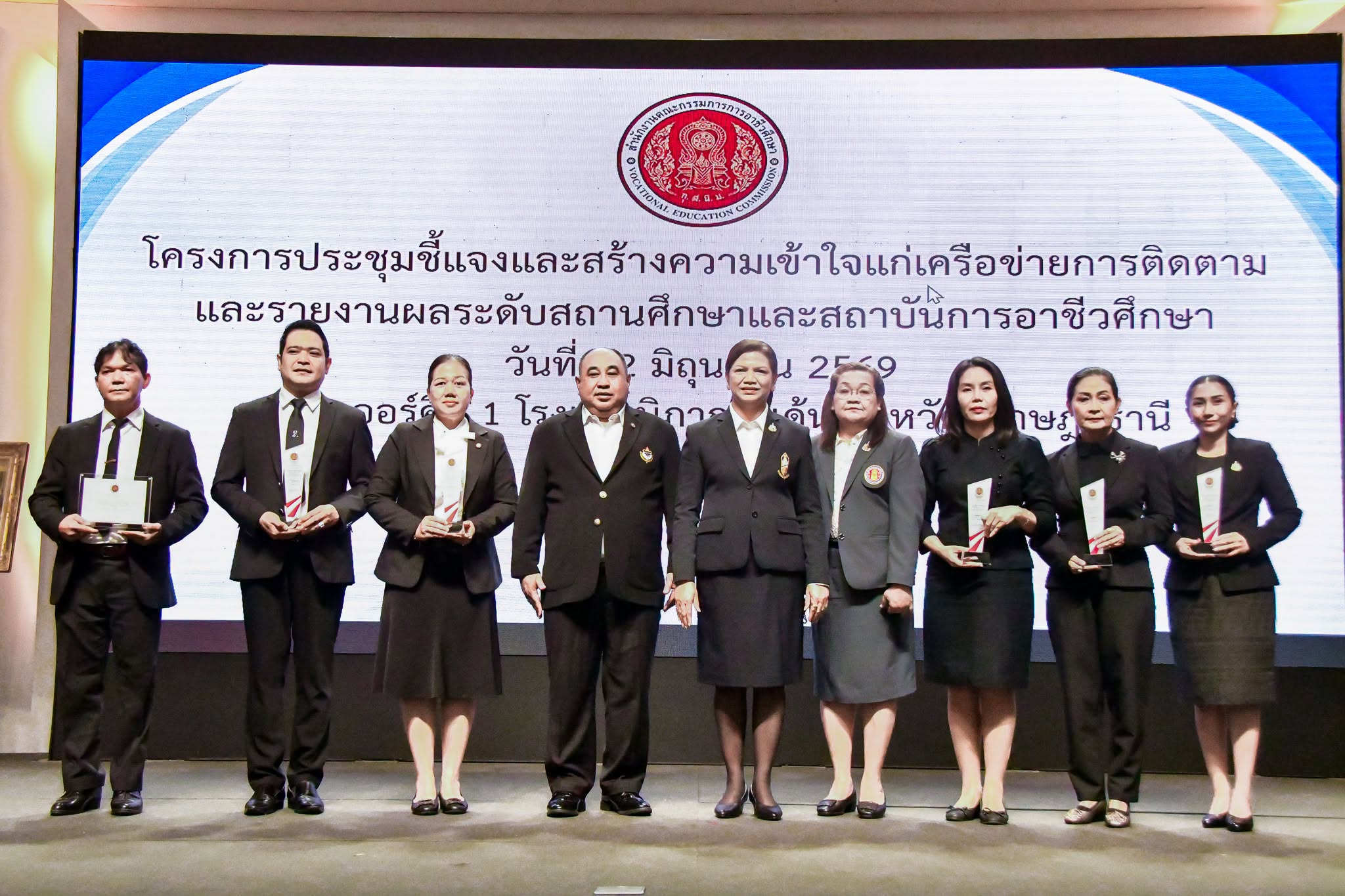 251.5